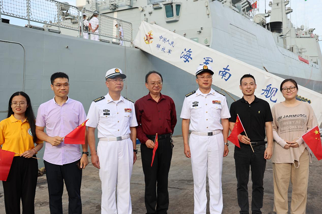 我院外派教师参加中国海军162亚丁湾护航编队接访工作