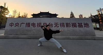 1793244256799687.png 刘洋在央视无锡影视基地展示扎实武术功底.png
